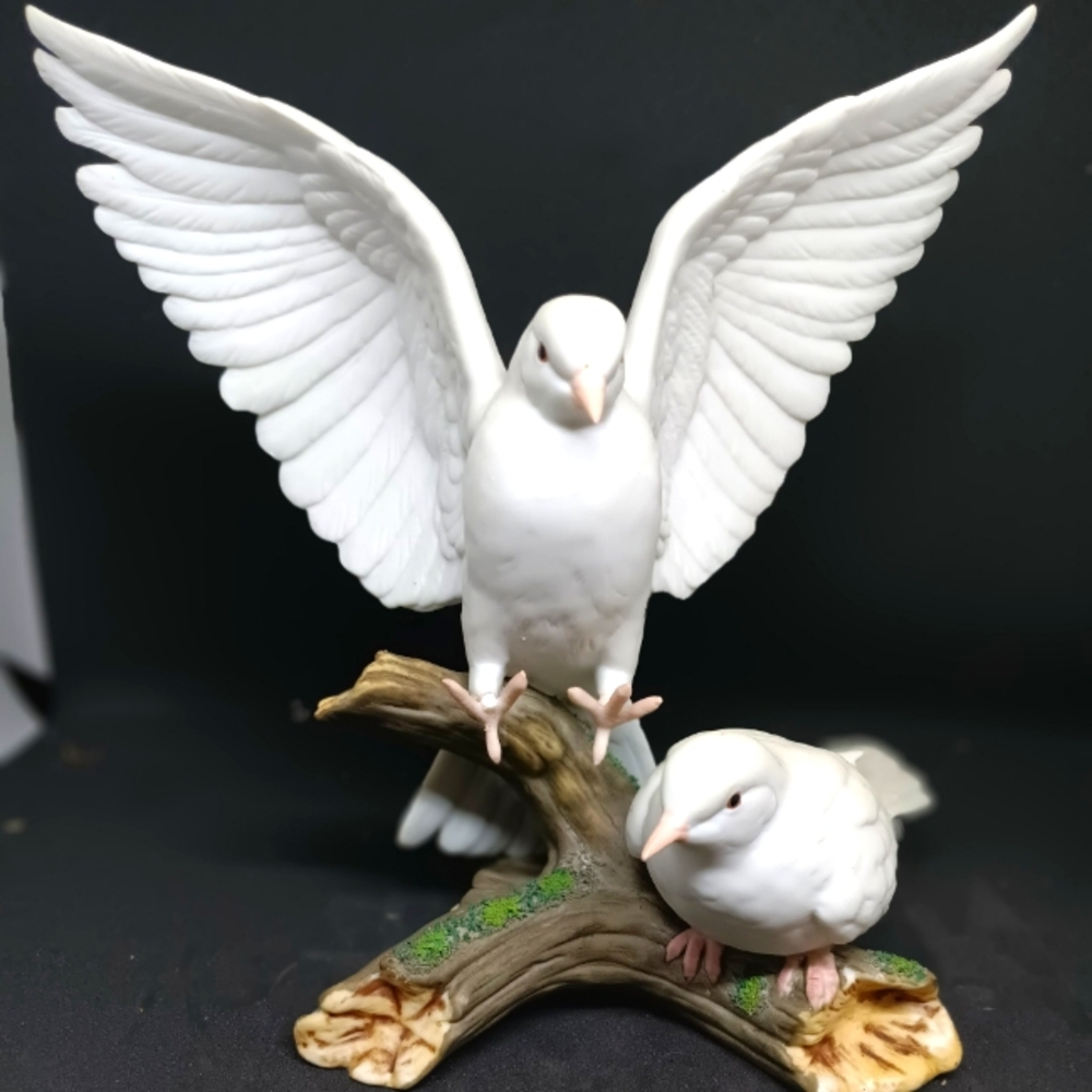 Love doves figurine